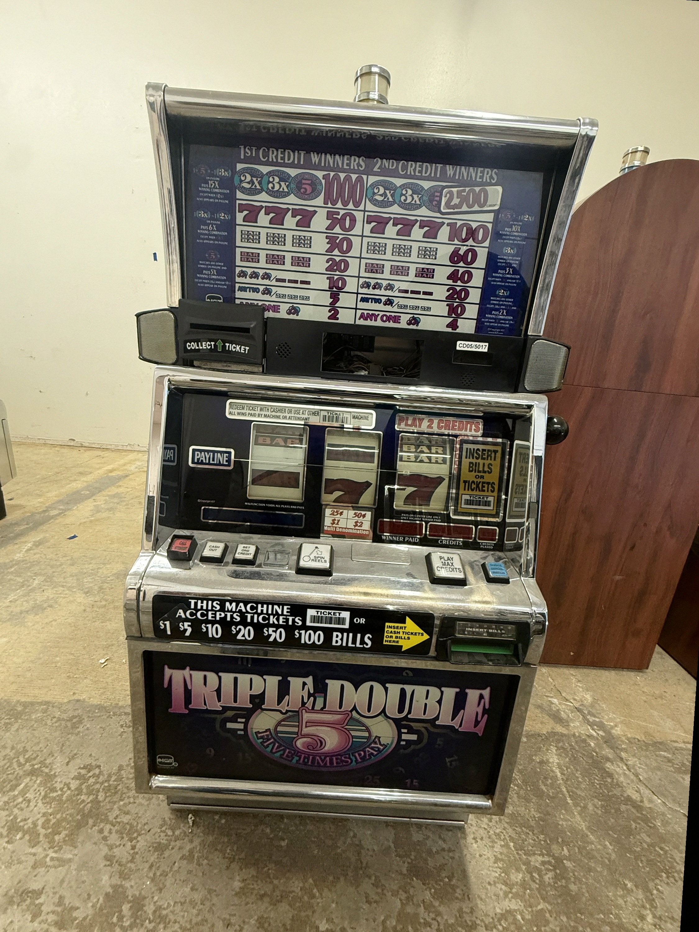 IGT Triple Double 5 Times Pay Machine