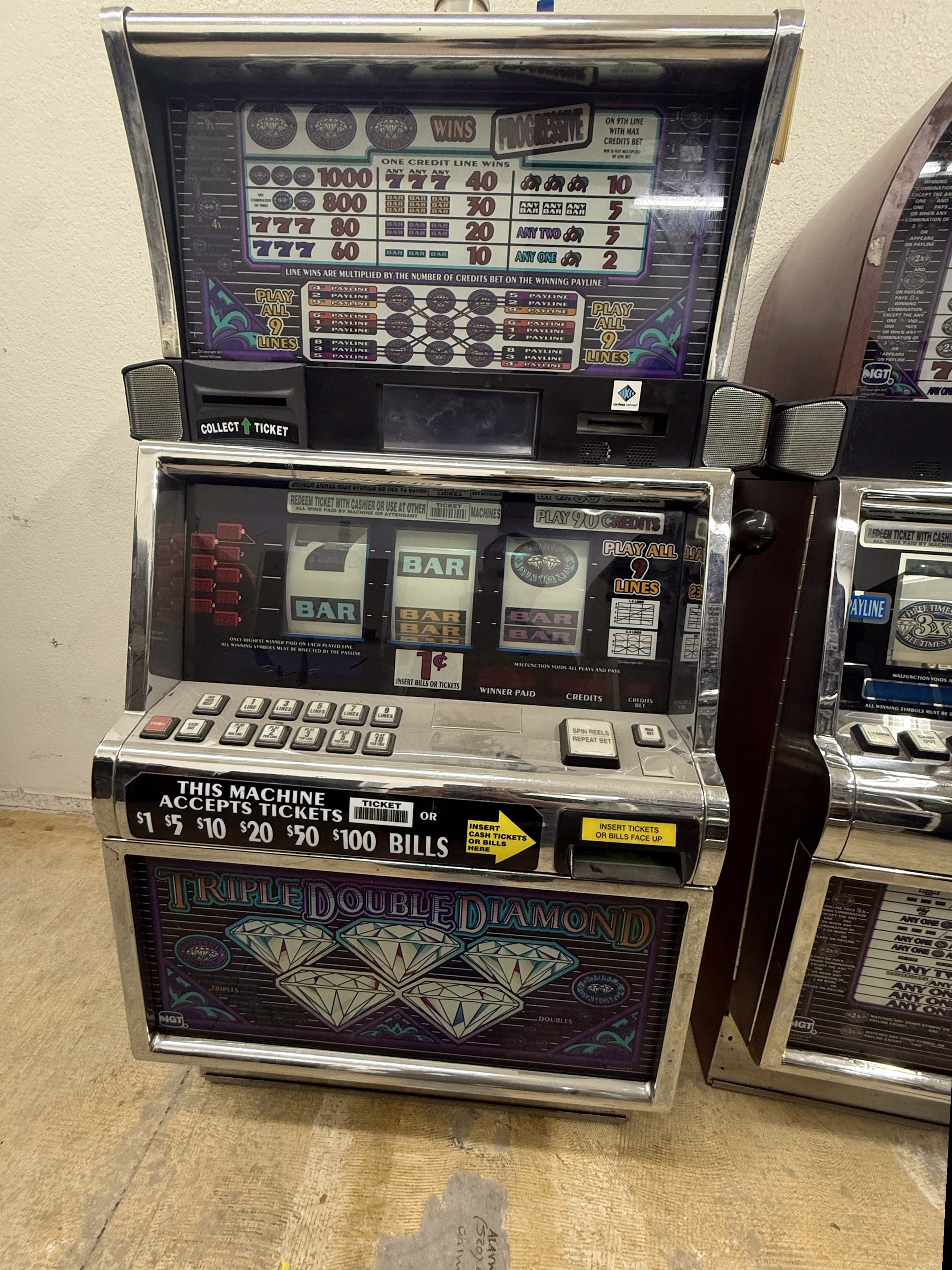 IGT S2000 Triple Double Diamond 3-Reel